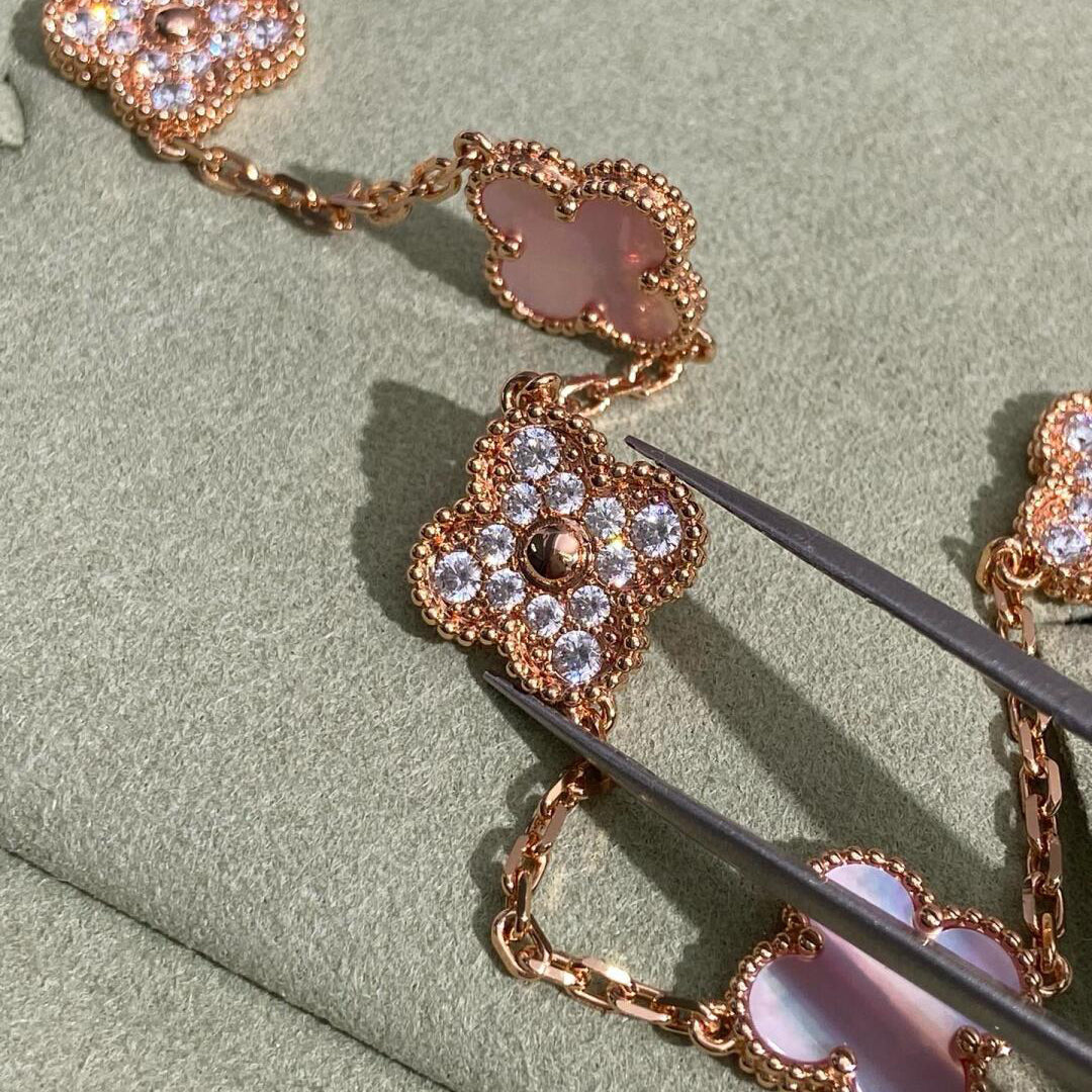 [Cadisa]CLOVER 10 MOTIFS DIAMOND PINK MOP NECKLACE
