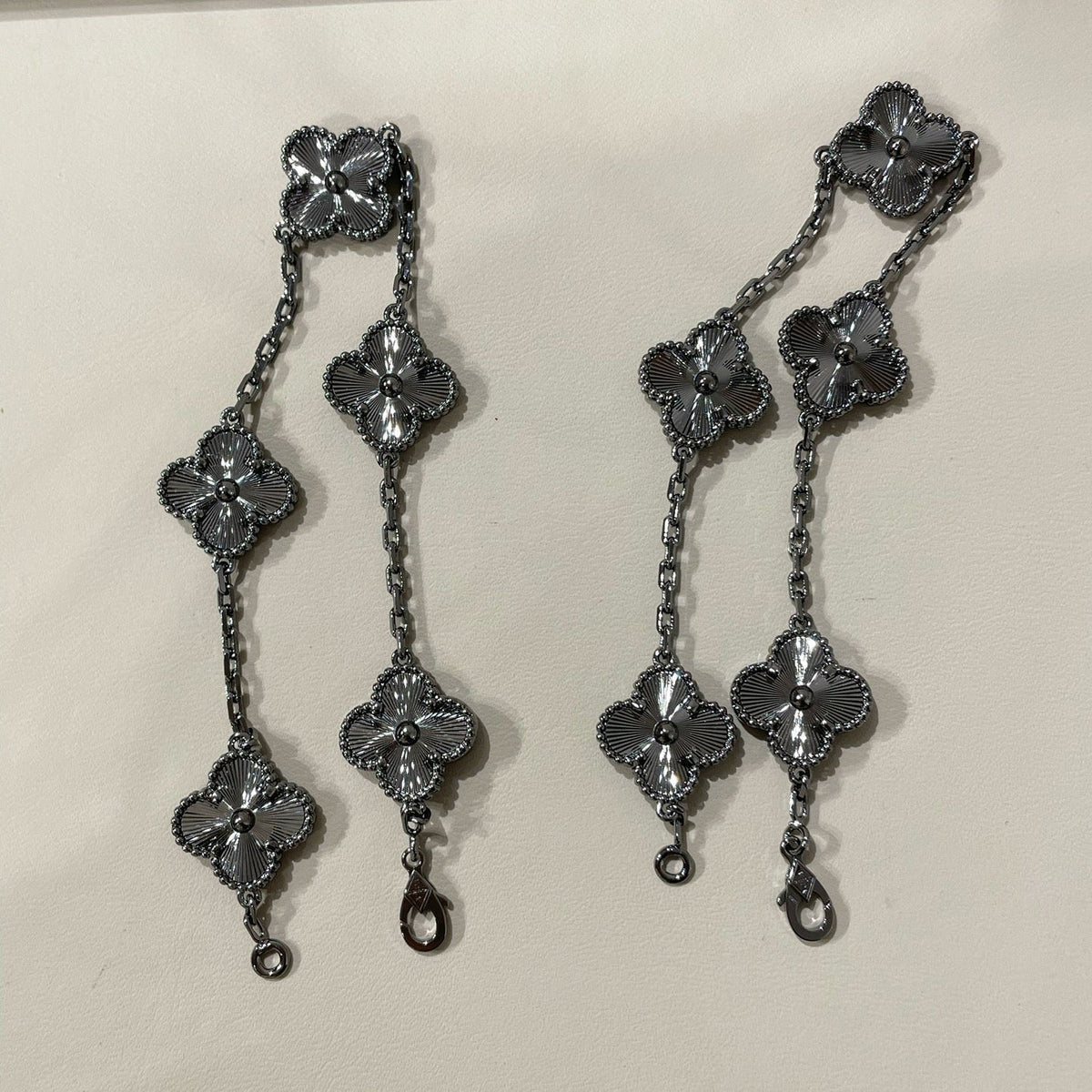 [Cadisa JEWELRY]CLOVER 5 MOTIF BLACK BRACELET