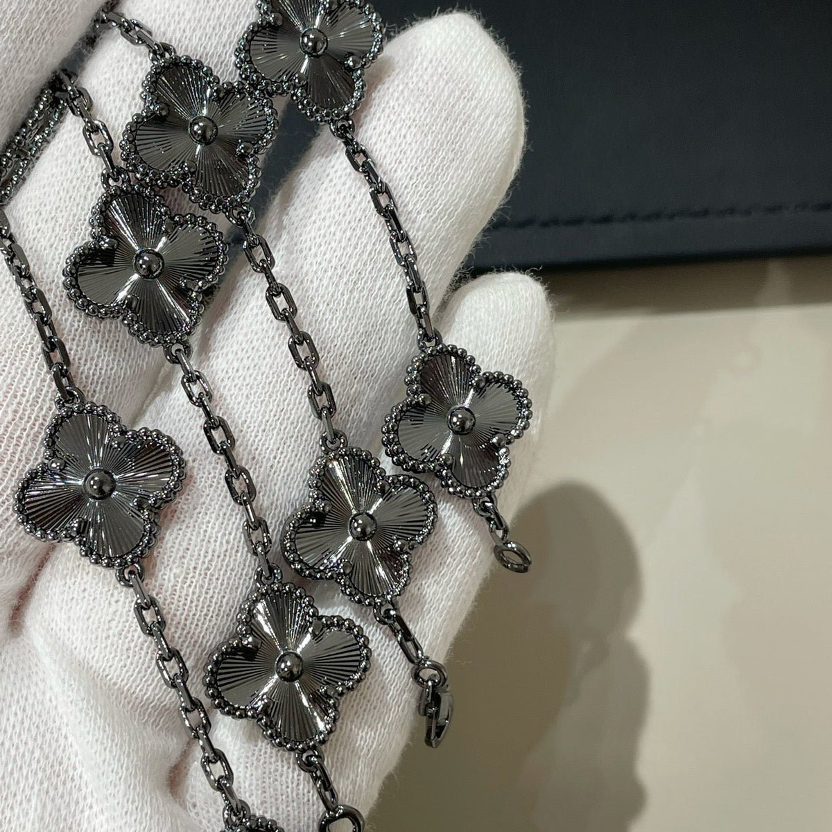 [Cadisa JEWELRY]CLOVER 5 MOTIF BLACK BRACELET