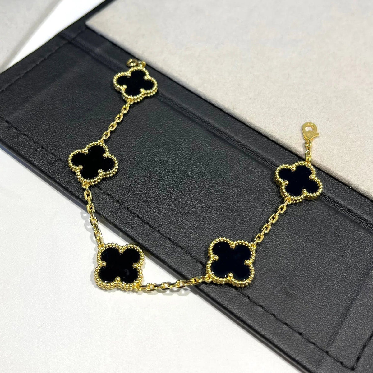 [Cadisa] CLOVER 5 MOTIF ONYXS BRACELET COLLECTION