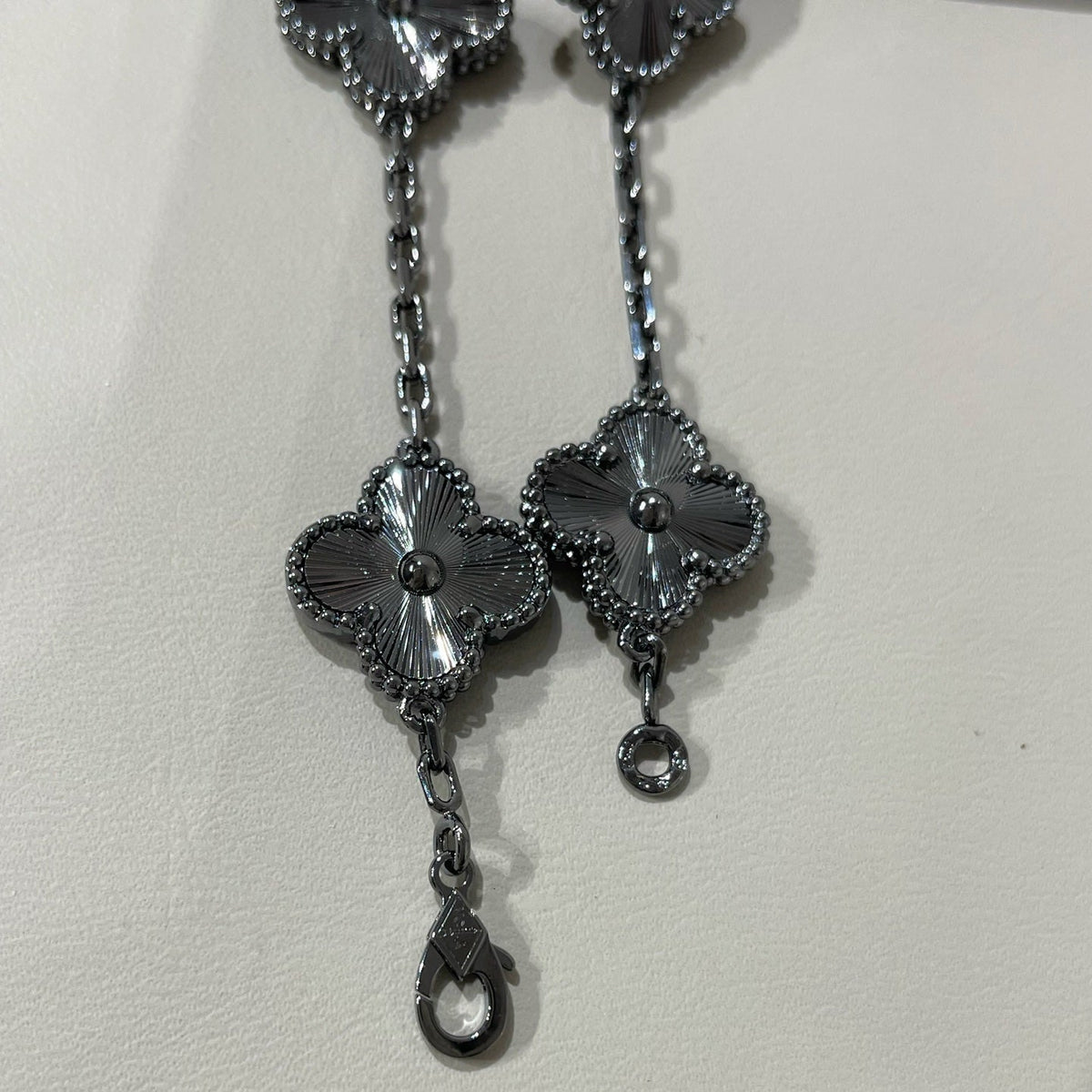 [Cadisa JEWELRY]CLOVER 5 MOTIF BLACK BRACELET