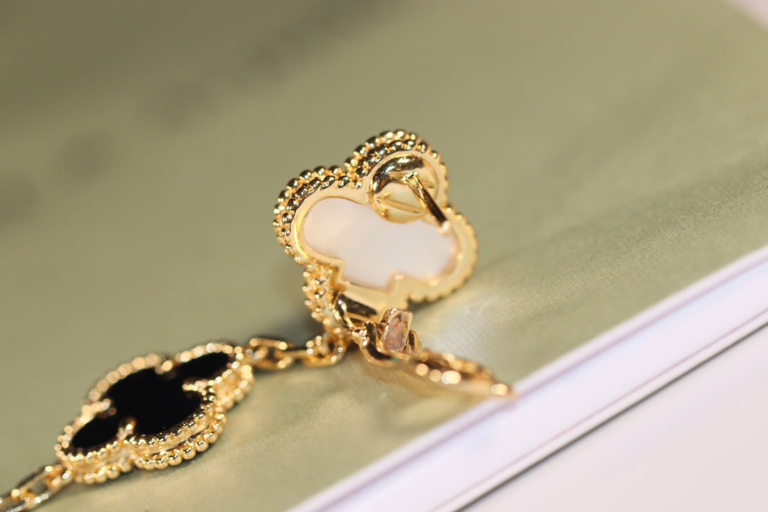[Cadisa]CLOVER EARRINGS GOLD ONYX MOP 3 MOTIF