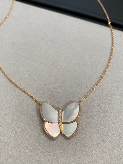 [Cadisa]BUTTERFLY GOLD MOP DIAMOND NECKLACE