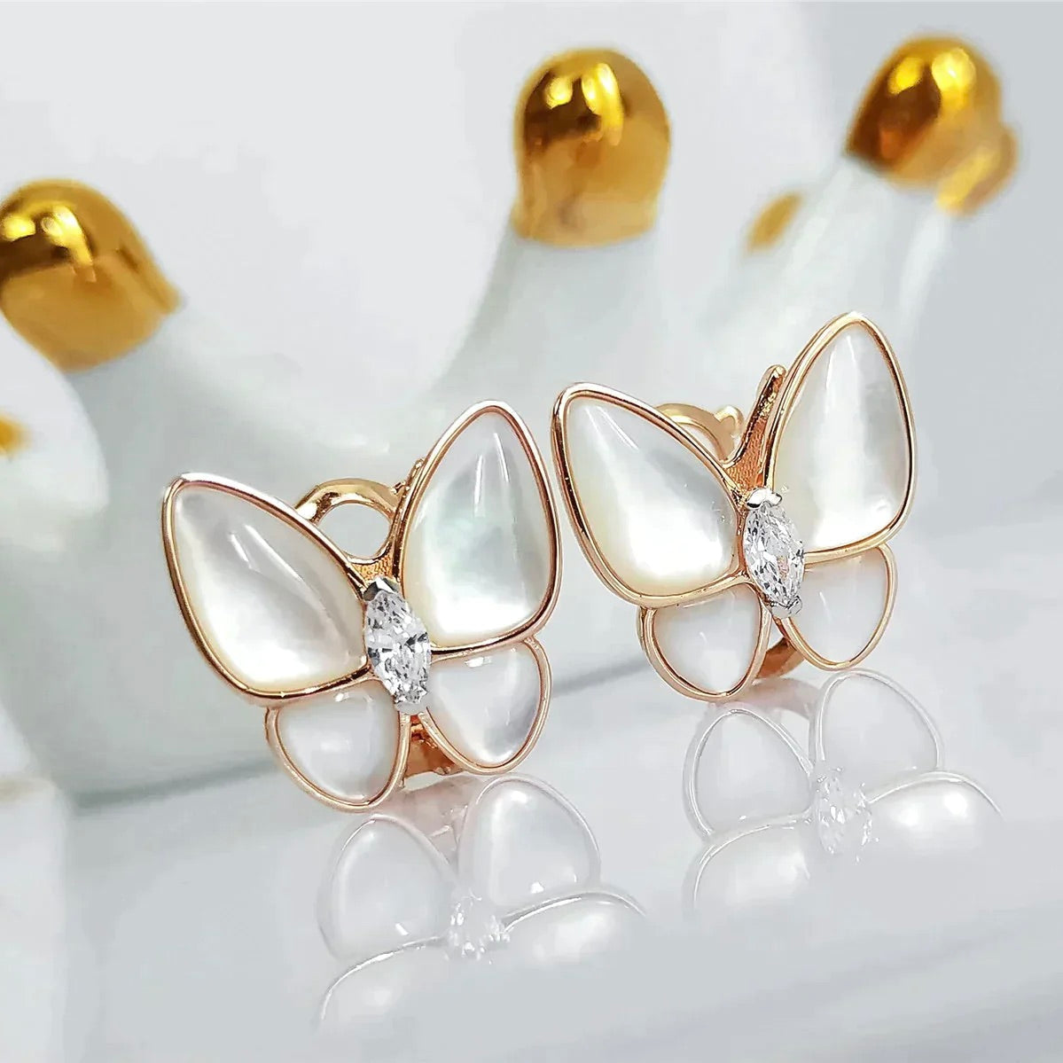 [Cadisa]BUTTERFLY MOP DIAMOND EARRINGS