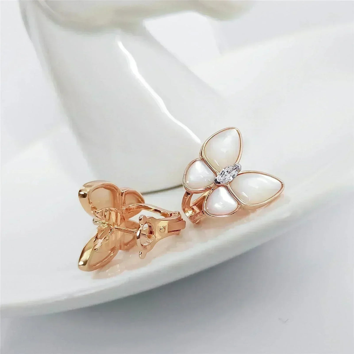 [Cadisa]BUTTERFLY MOP DIAMOND EARRINGS