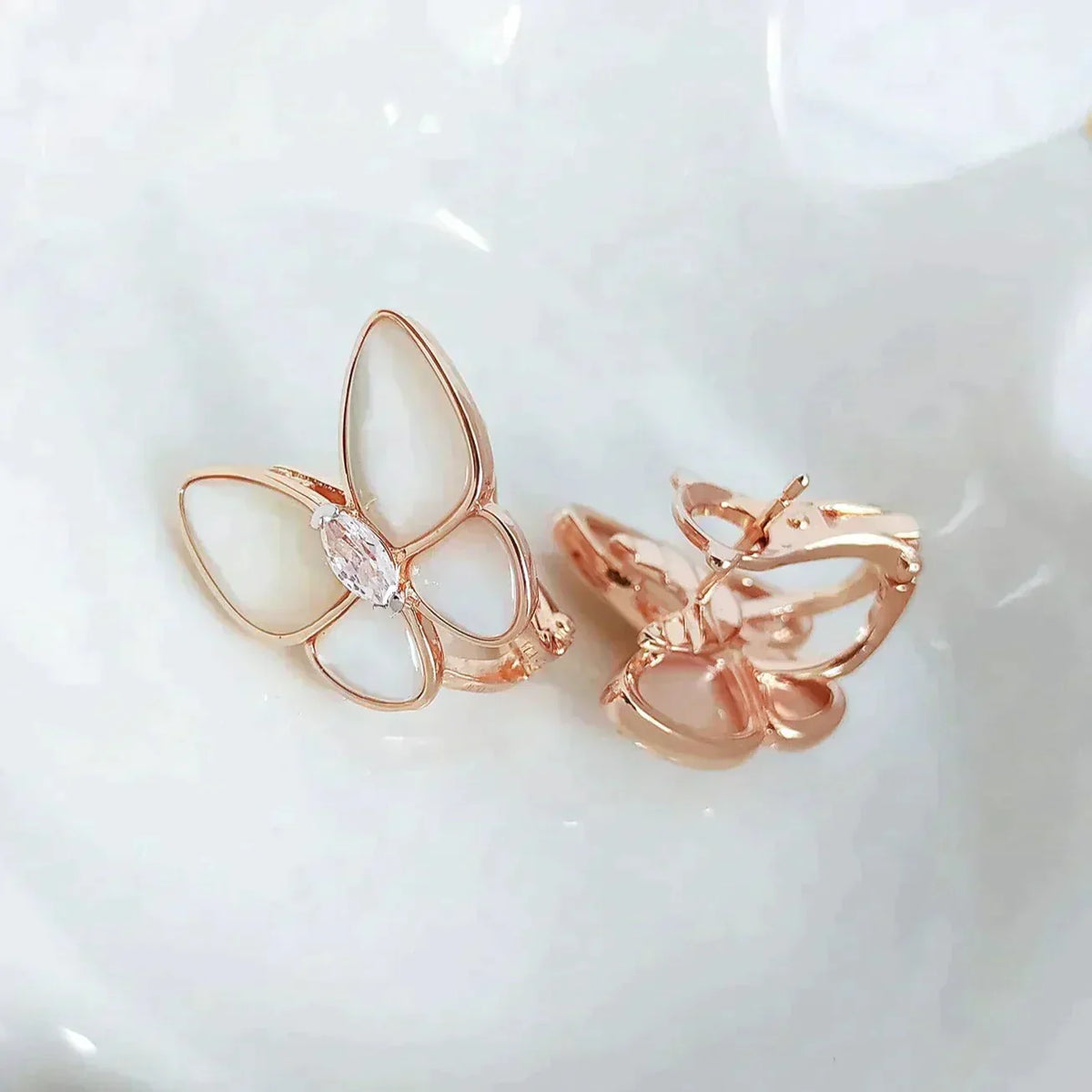 [Cadisa]BUTTERFLY MOP DIAMOND EARRINGS