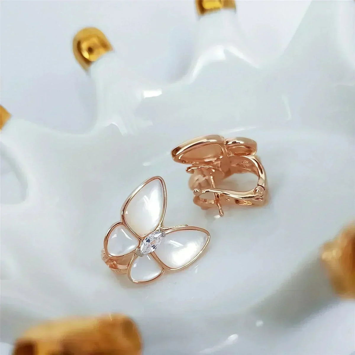 [Cadisa]BUTTERFLY MOP DIAMOND EARRINGS