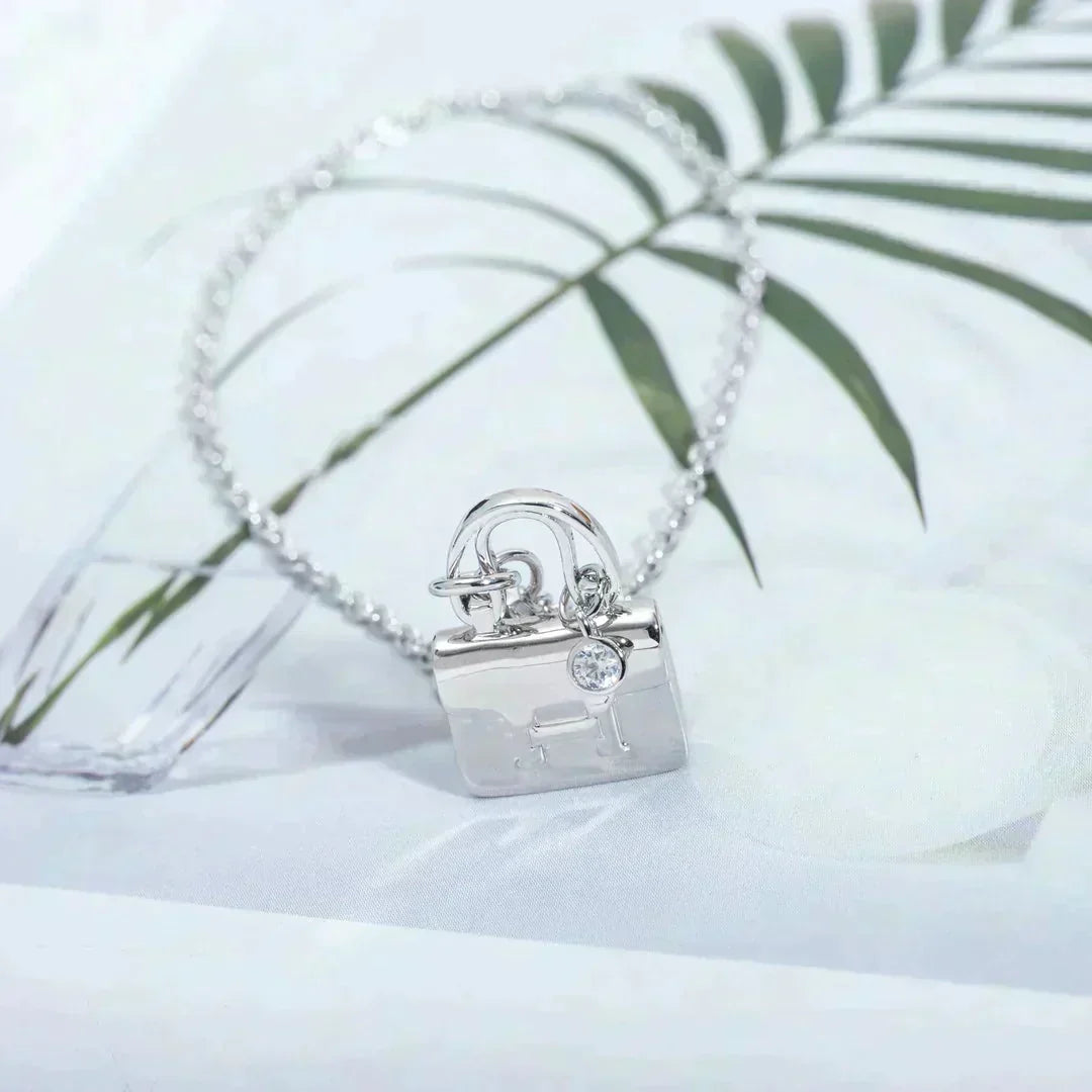 [Cadisa]AMULETTE PEDANT SILVER NECKLACE
