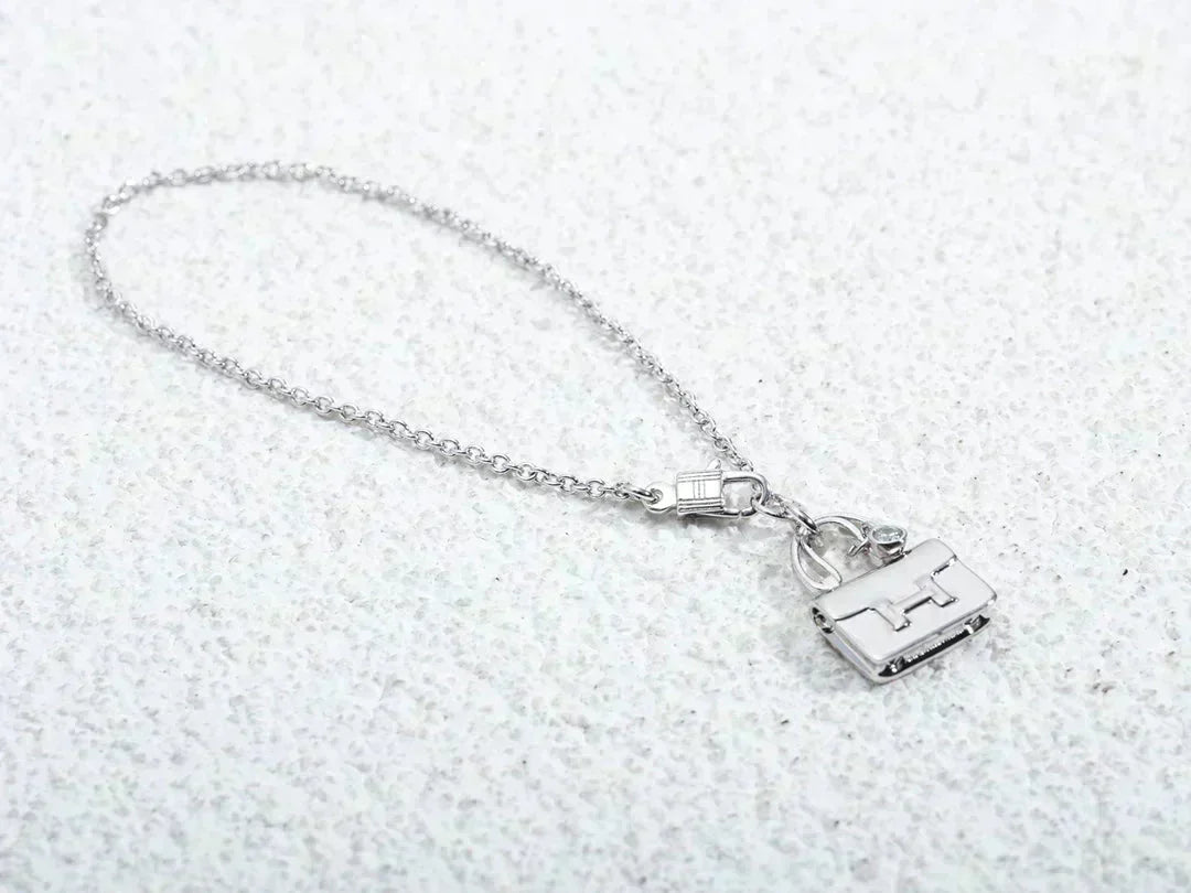 [Cadisa]AMULETTE PEDANT SILVER NECKLACE