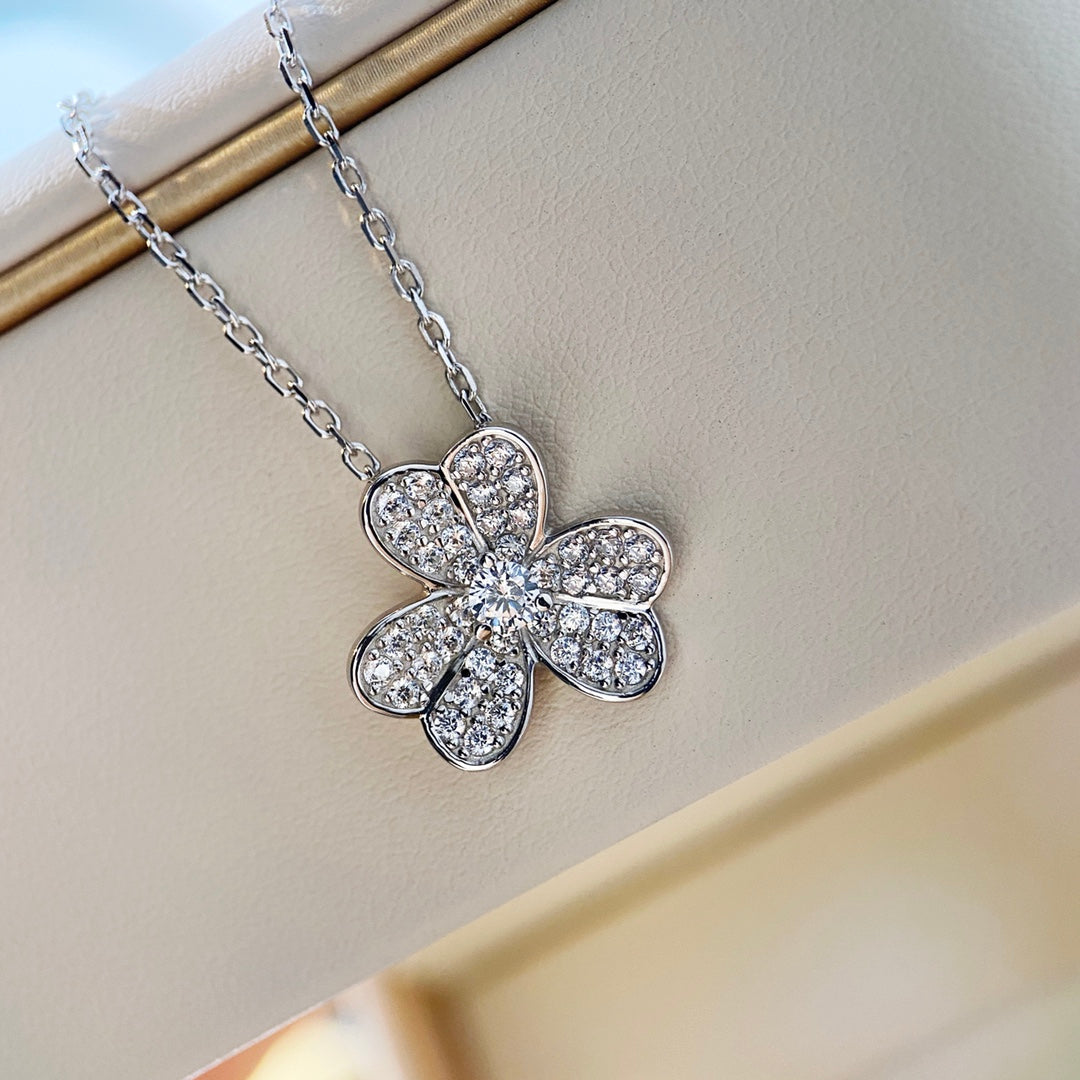 [Cadisa]CLOVER DIAMOND NECKLACE SILVER