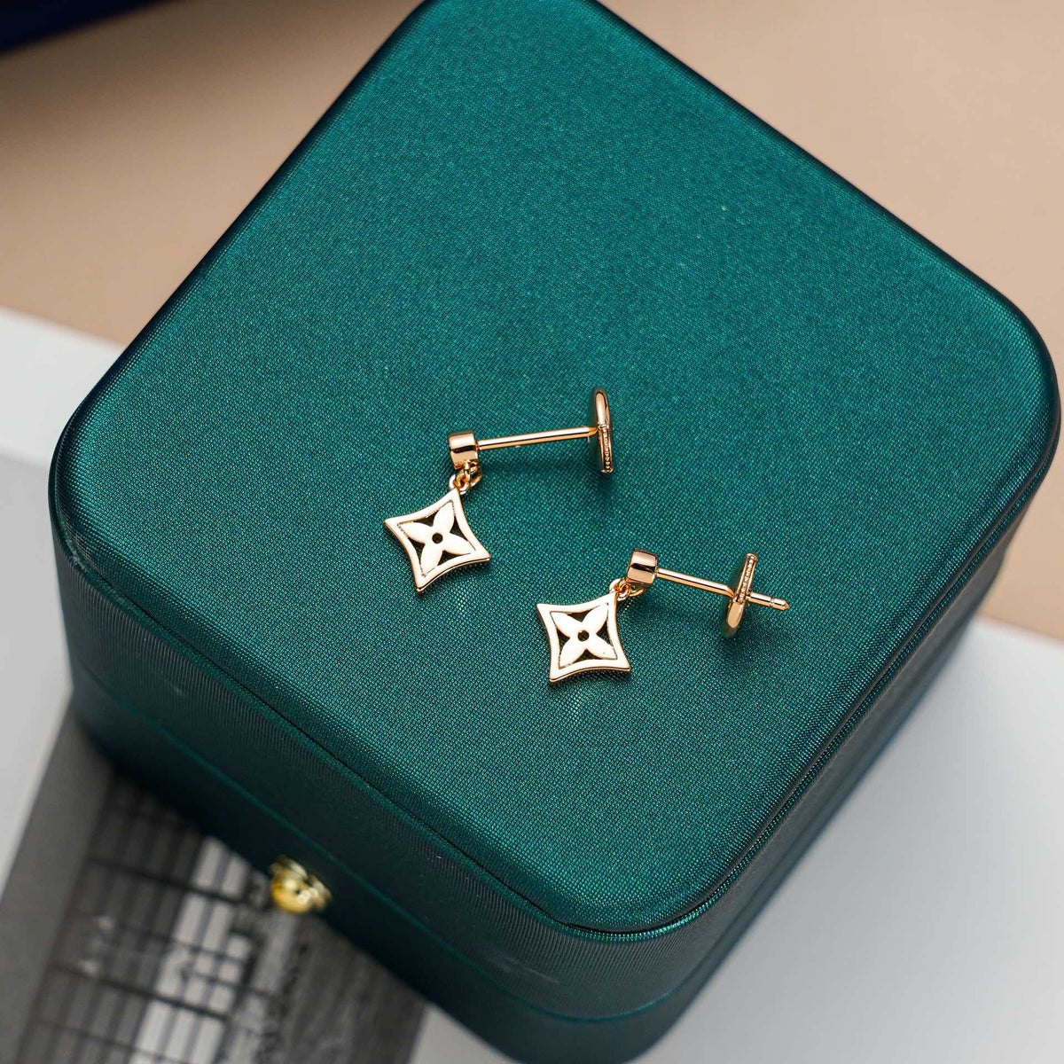 [Cadisa]STAR EARRINGS GOLD