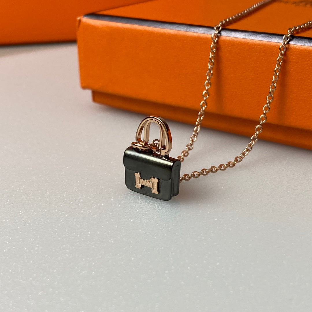 [Cadisa]CONSTANCE BLACK PEDANT PINK GOLD NECKLACE