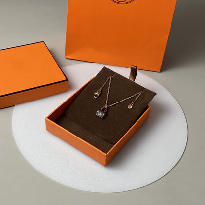 [Cadisa]CONSTANCE BLACK PEDANT PINK GOLD NECKLACE