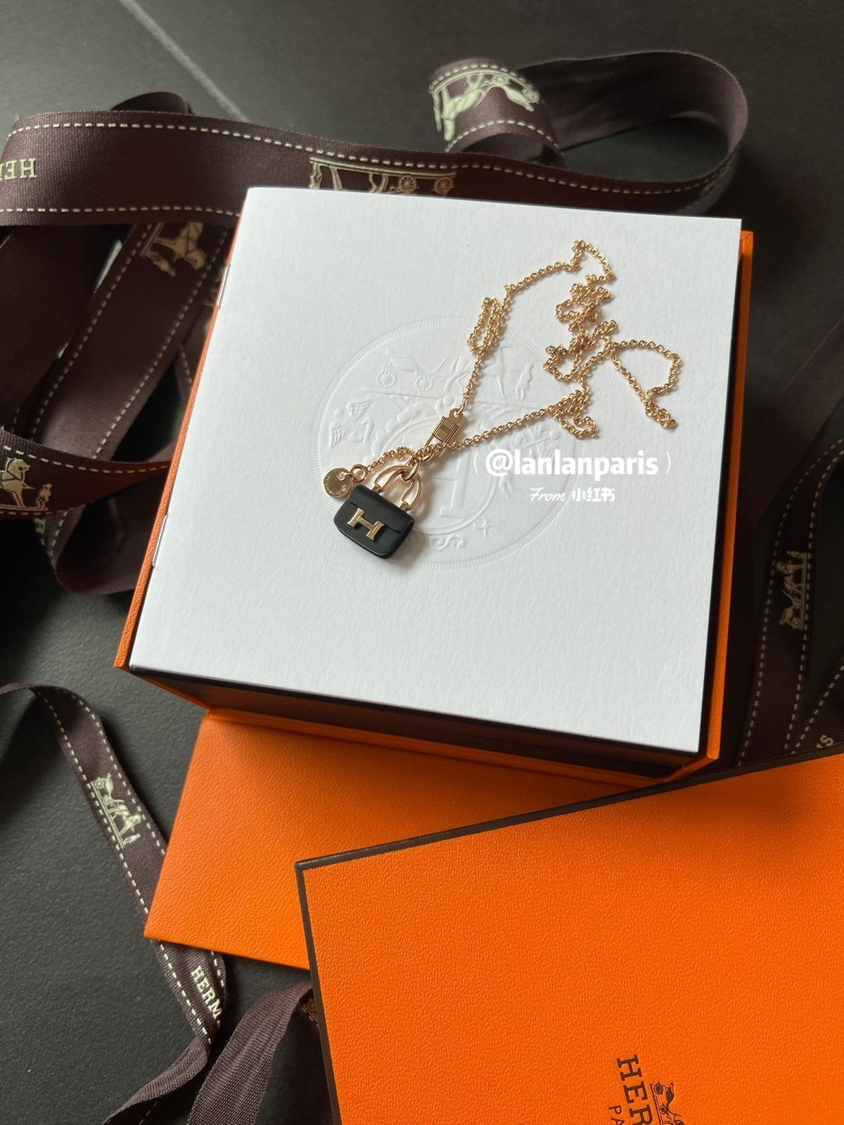 [Cadisa]CONSTANCE BLACK PEDANT PINK GOLD NECKLACE