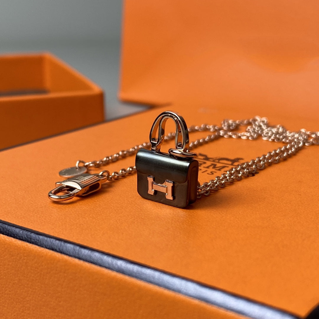 [Cadisa]CONSTANCE BLACK PEDANT PINK GOLD NECKLACE