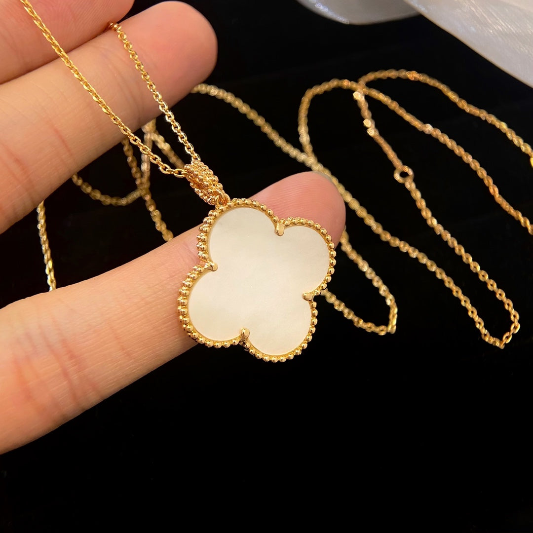 [Cadisa]CLOVER 25MM MOP LARGE PENDANT NECKLACE
