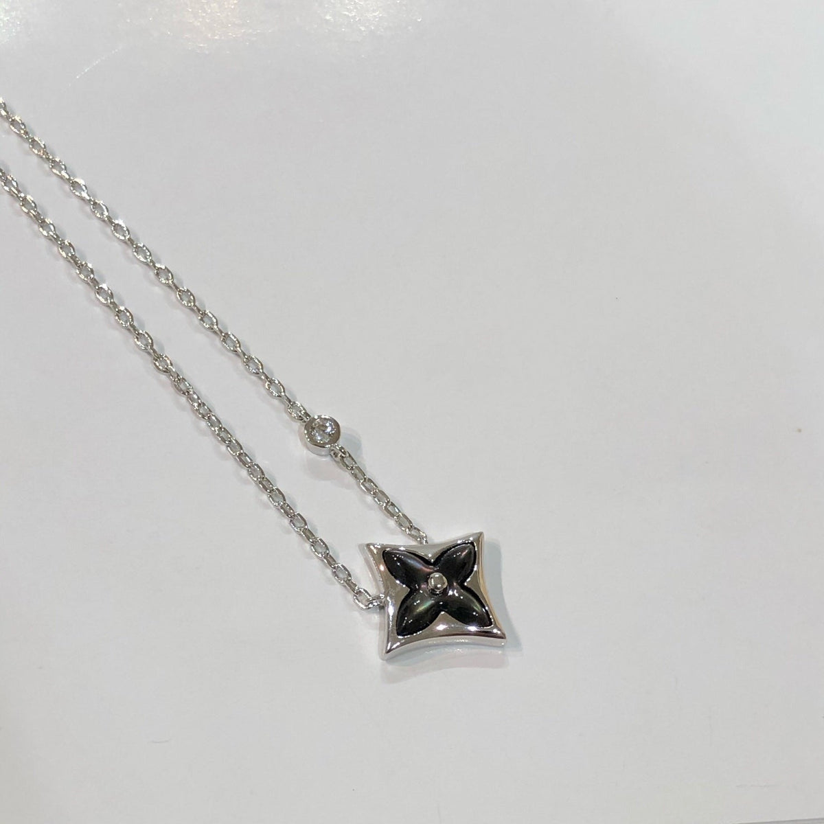 [Cadisa]STAR BLACK MOP NECKLACE