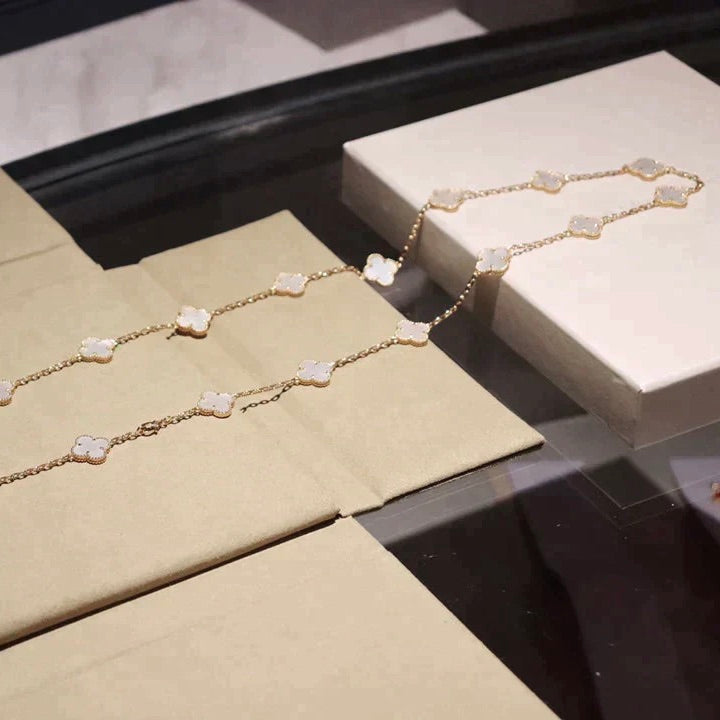 [Cadisa]CLOVER 20 MOTIFS WHITE MOP NECKLACE