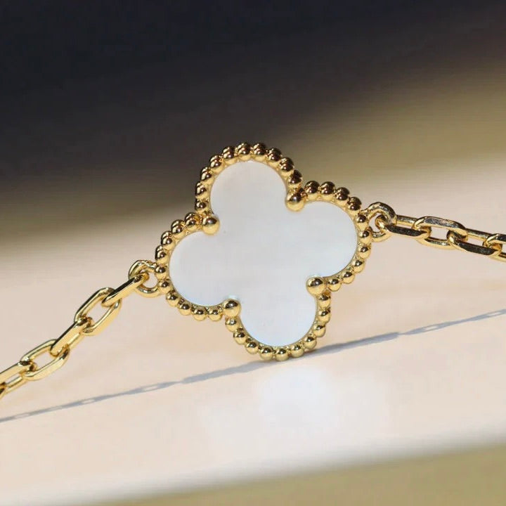 [Cadisa]CLOVER 20 MOTIFS WHITE MOP NECKLACE