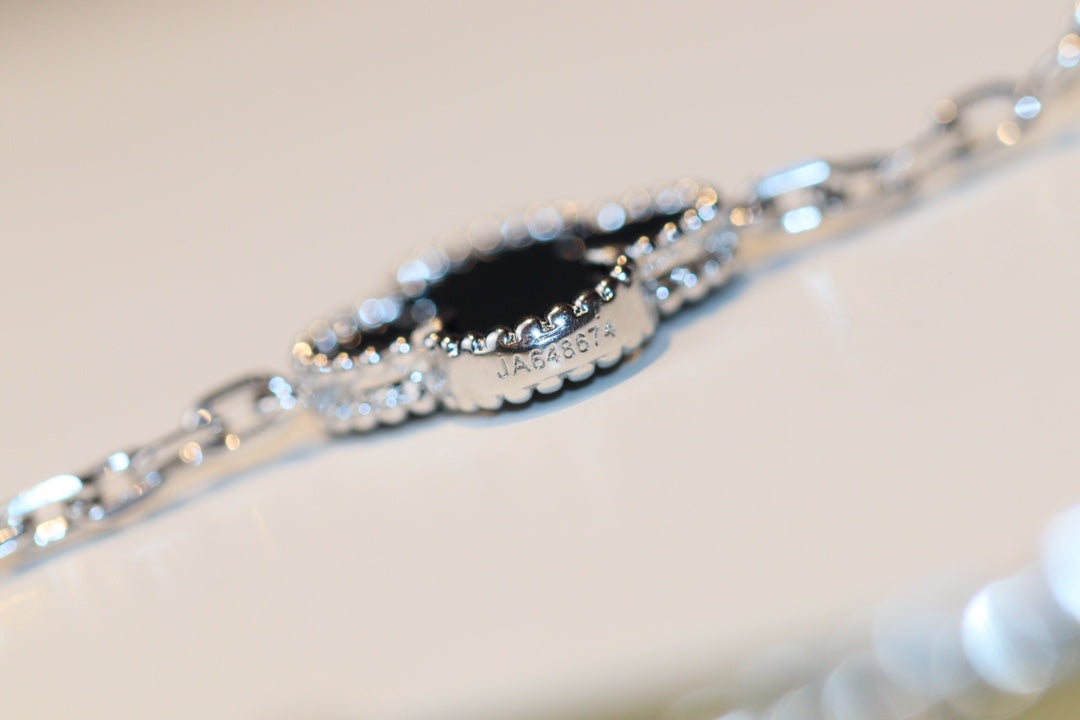 [Cadisa]CLOVER 20 MOTIFS ONYX DIAMOND SILVER