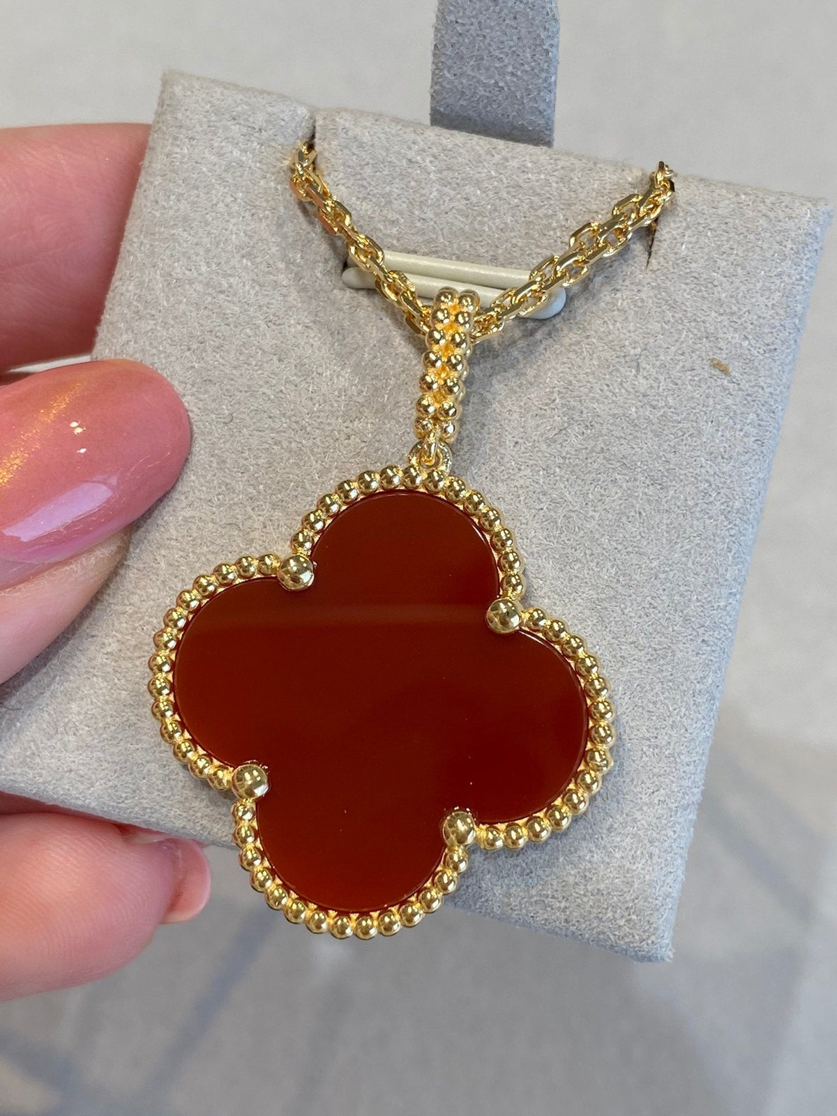 [Cadisa]CLOVER 25MM NECKLACE GOLD CARNELIAN