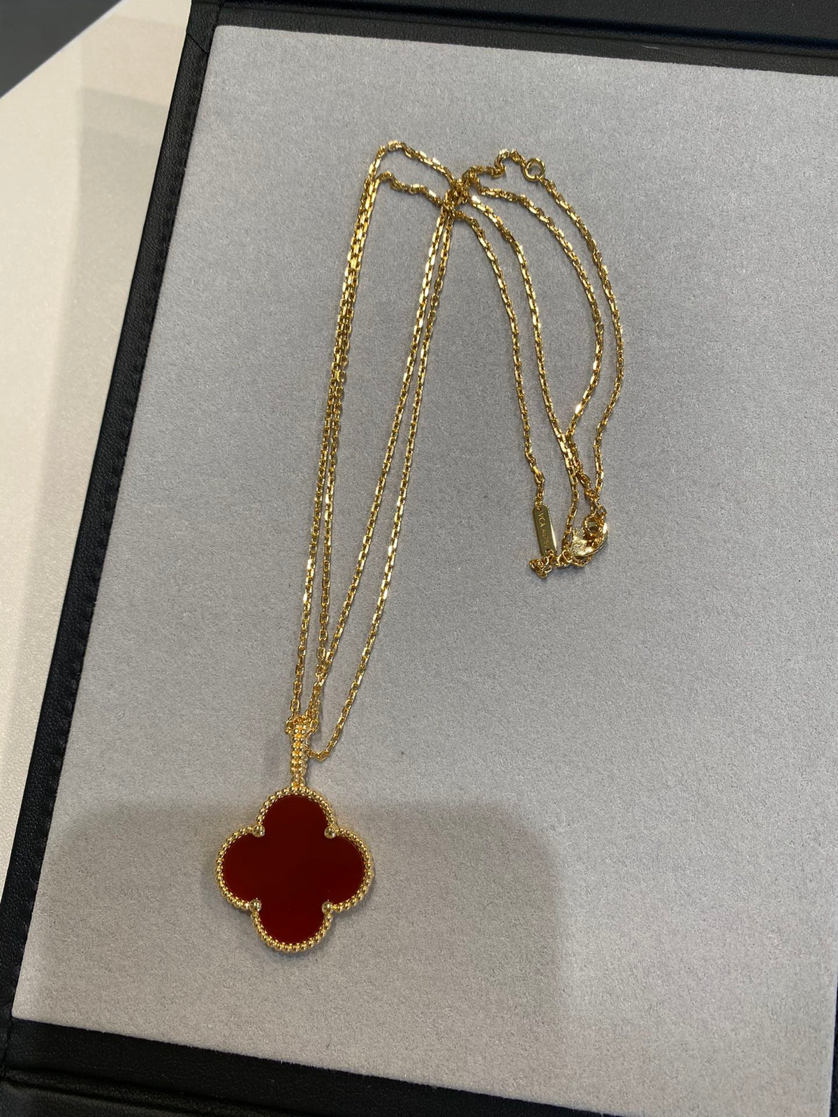 [Cadisa]CLOVER 25MM NECKLACE GOLD CARNELIAN