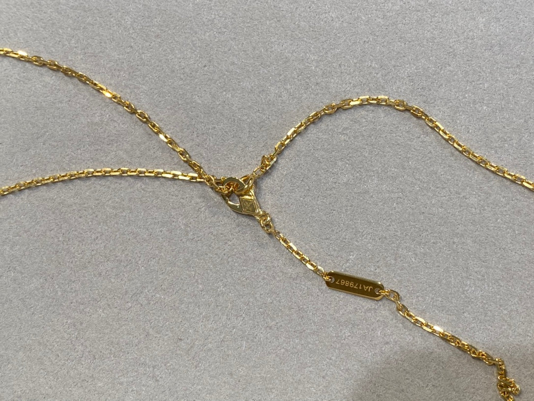 [Cadisa]CLOVER 25MM NECKLACE GOLD CARNELIAN