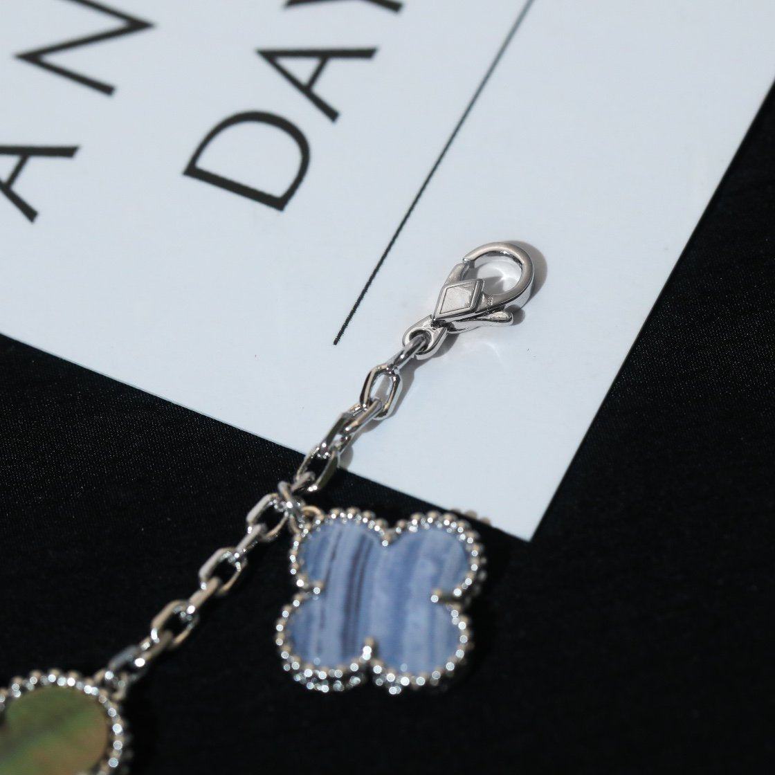 [Cadisa]CLOVER BRACELET 5 MOTIFS MOP CHALCEDONY SILVER