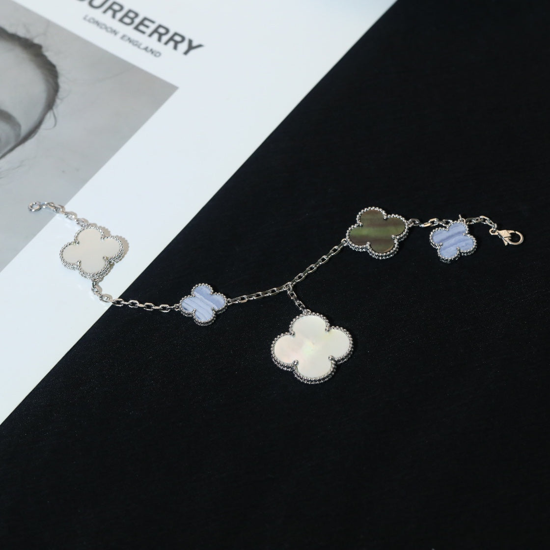 [Cadisa]CLOVER BRACELET 5 MOTIFS MOP CHALCEDONY SILVER