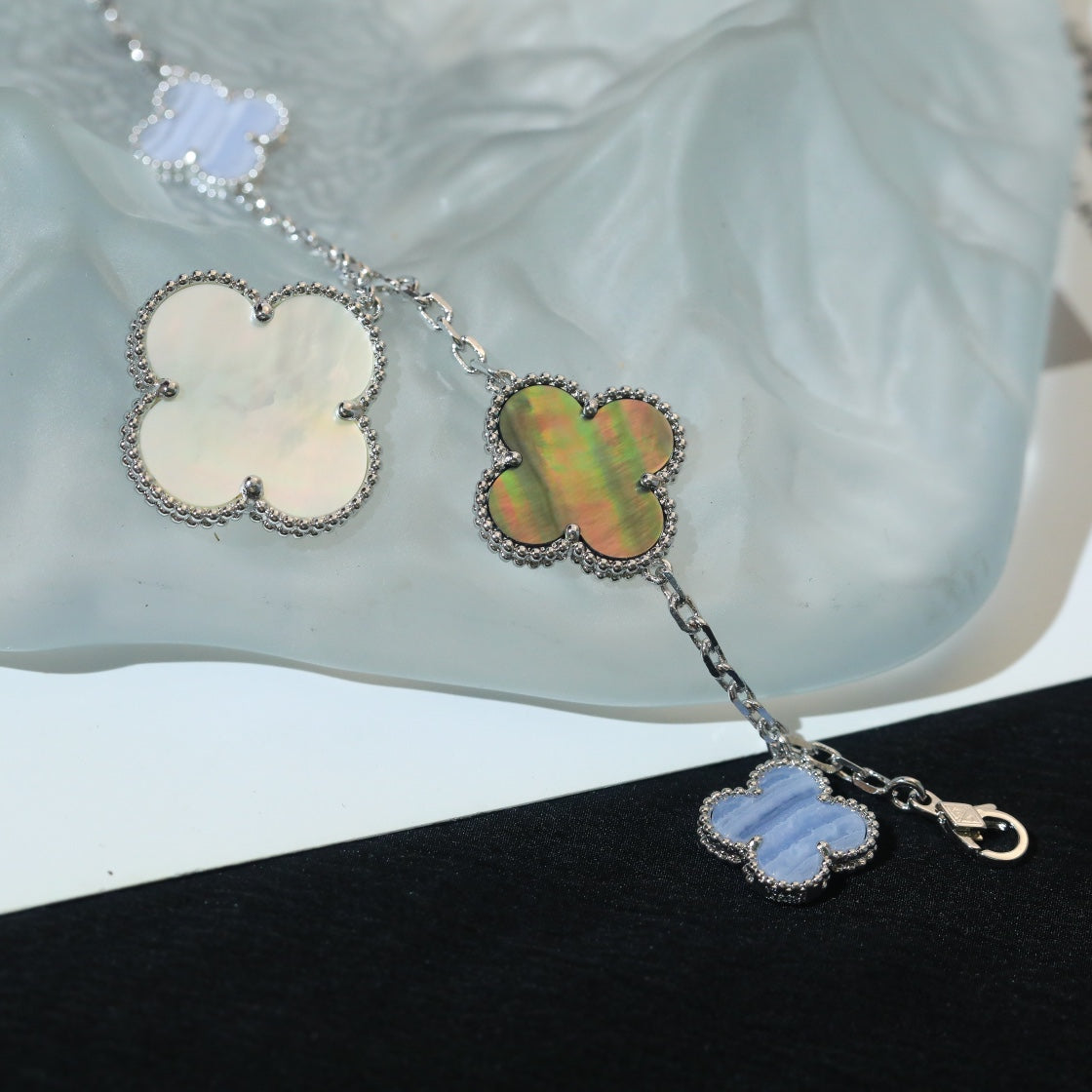[Cadisa]CLOVER BRACELET 5 MOTIFS MOP CHALCEDONY SILVER