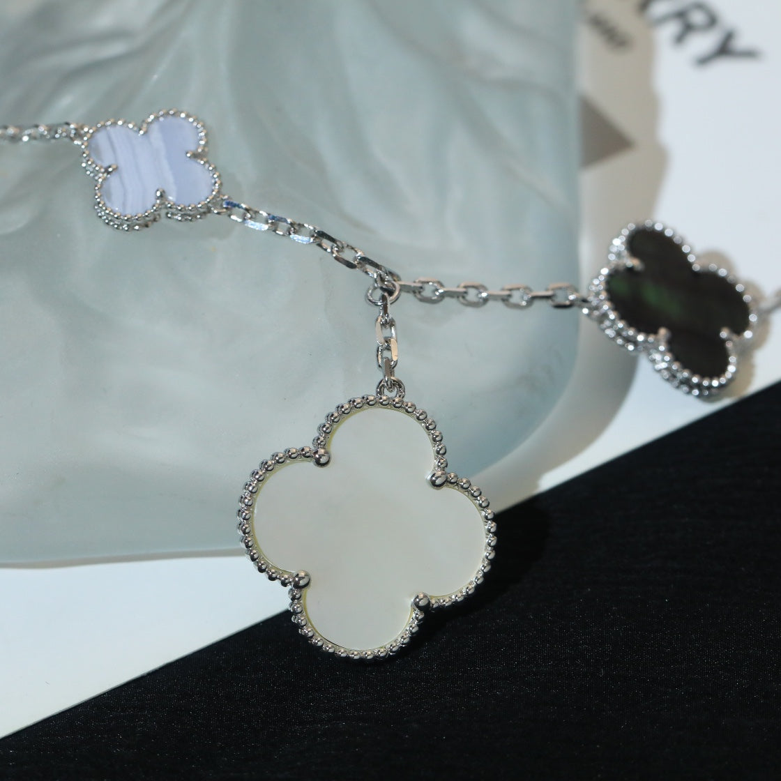 [Cadisa]CLOVER BRACELET 5 MOTIFS MOP CHALCEDONY SILVER