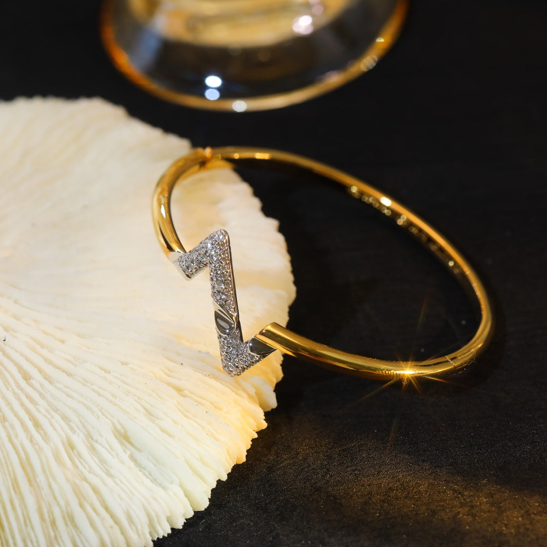 [Cadisa]VOLTE UPSITE DOWN GOLD DIAMOND BRACELET