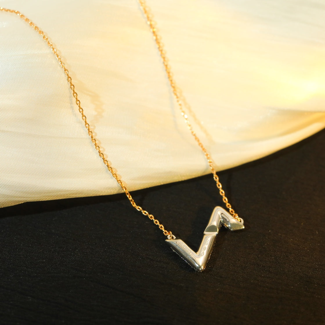 [Cadisa]VOLT SILVER DIAMOND PEDANT NECKLACE
