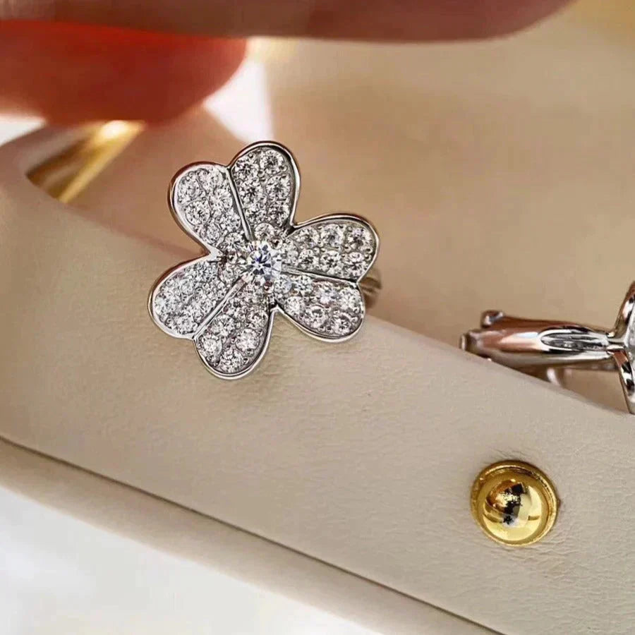 [Cadisa]CLOVER COMOS DIAMOND EARRINGS SILVER