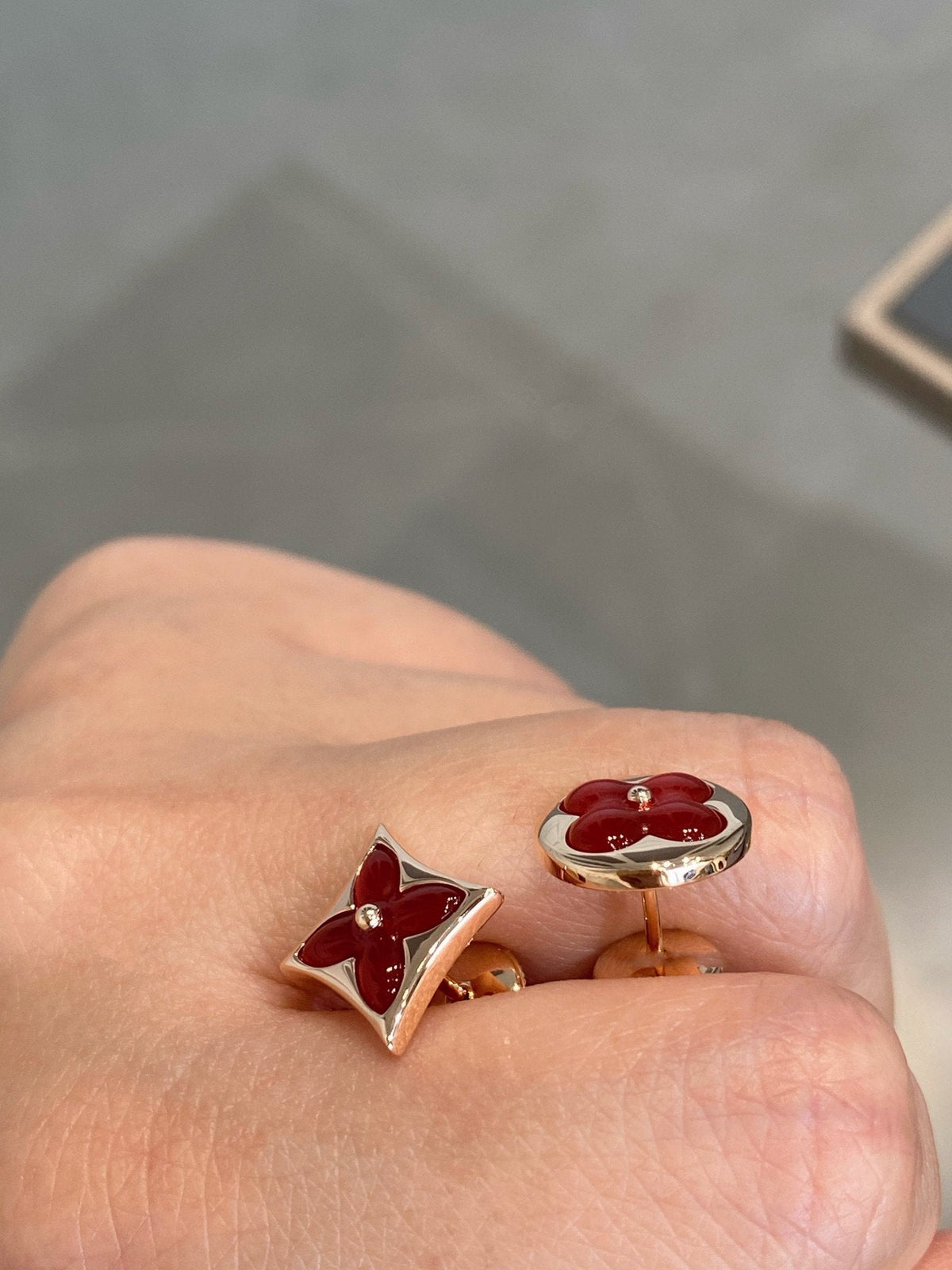 [Cadisa]STAR AND SUN PINK GOLD CARNELIAN STUD EARRINGS