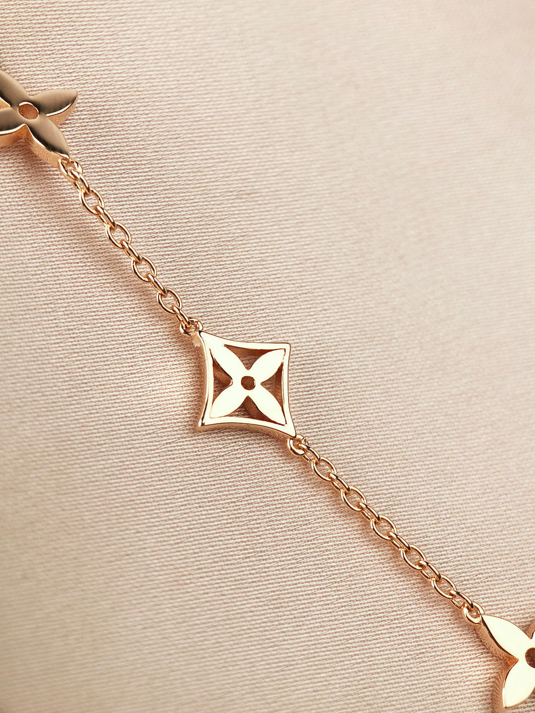 [Cadisa]STAR AND SUN 7 MOTIFS GOLD BRACELET