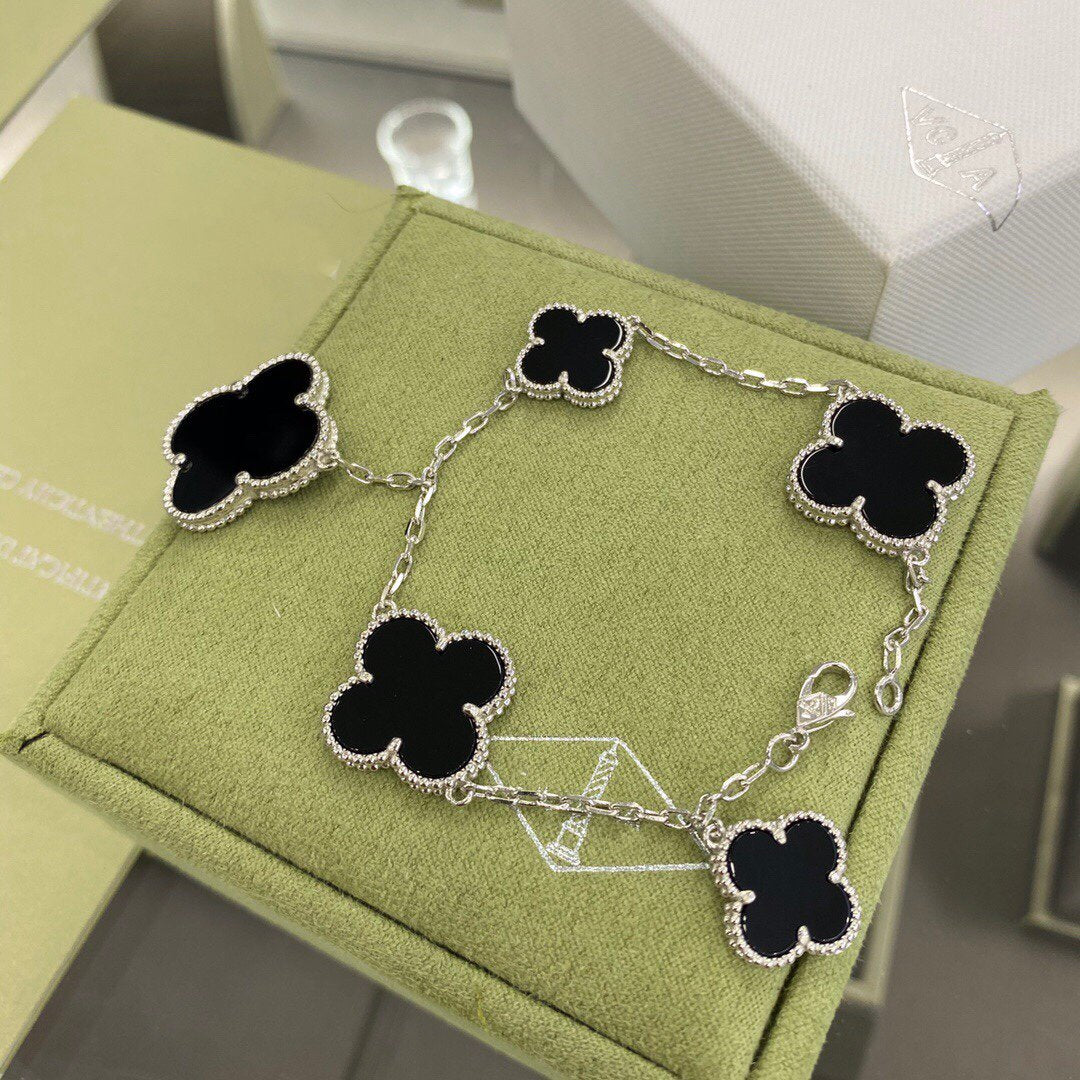 [Cadisa]CLOVER 5 MOTIFS SIVLER ONYX BRACELET