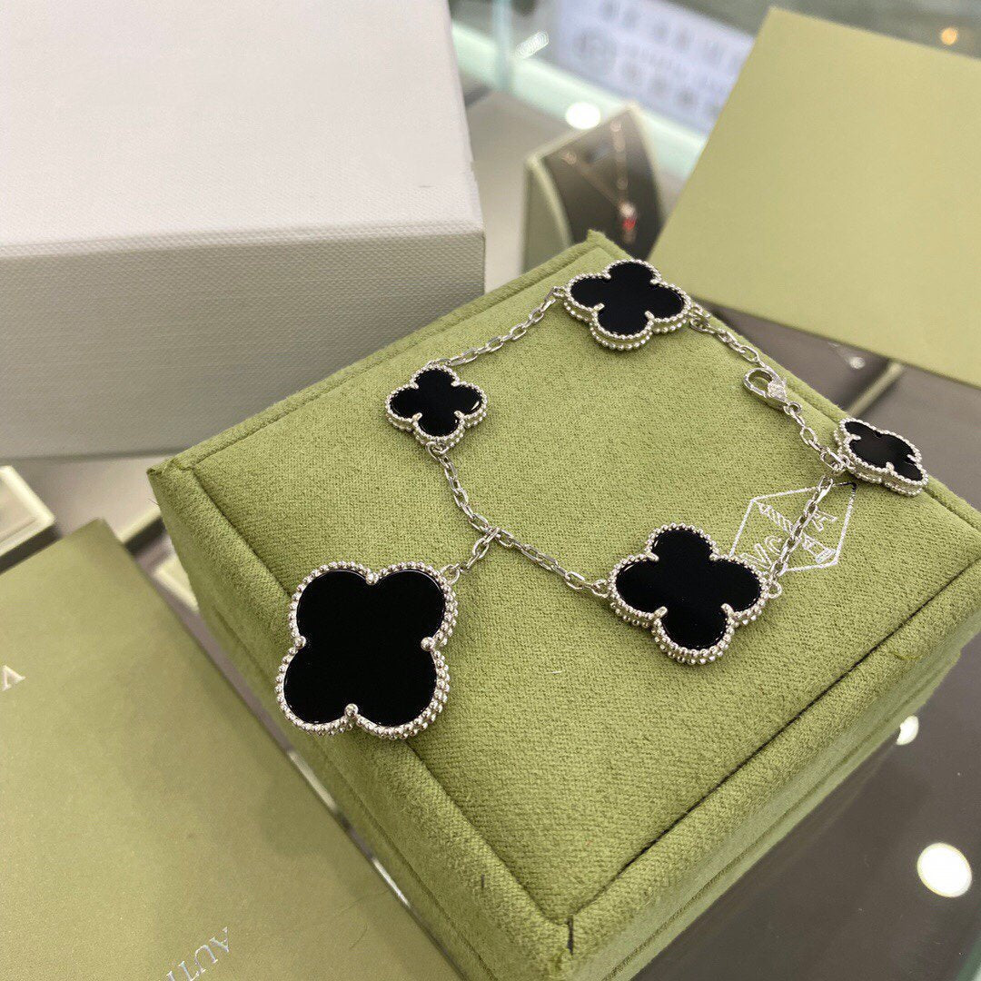 [Cadisa]CLOVER 5 MOTIFS SIVLER ONYX BRACELET