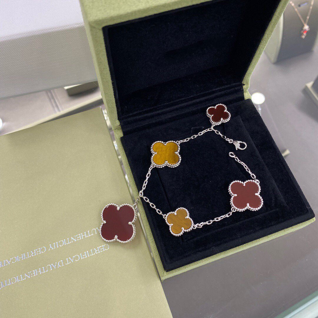 [Cadisa]CLOVER 5 MOTIFS SIVLER CARNELIAN TIGER EYE BRACELET