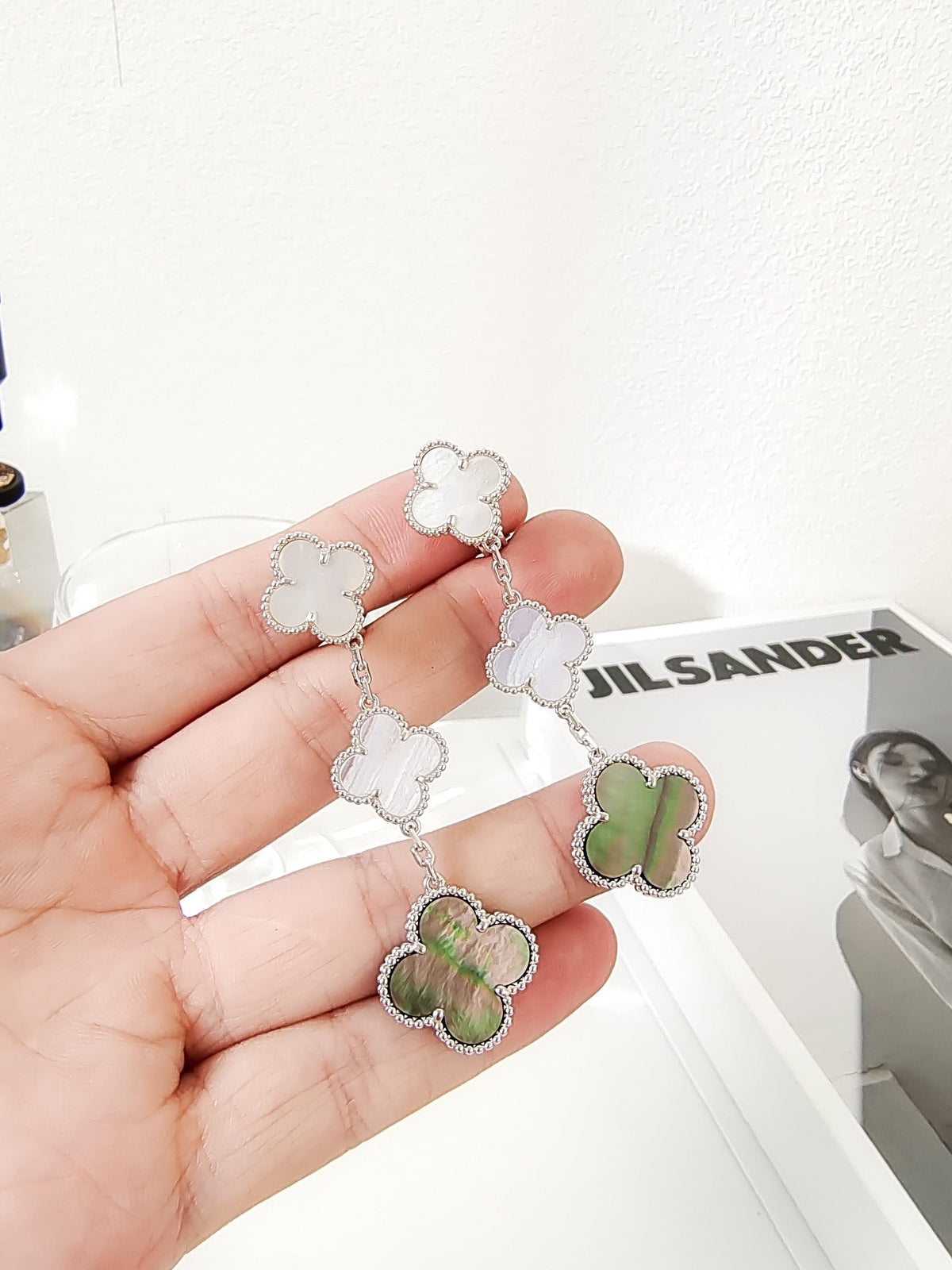 [Cadisa]CLOVER 3 MOTIFS CHALCEDONY DARK MOP SILVER EARRINGS