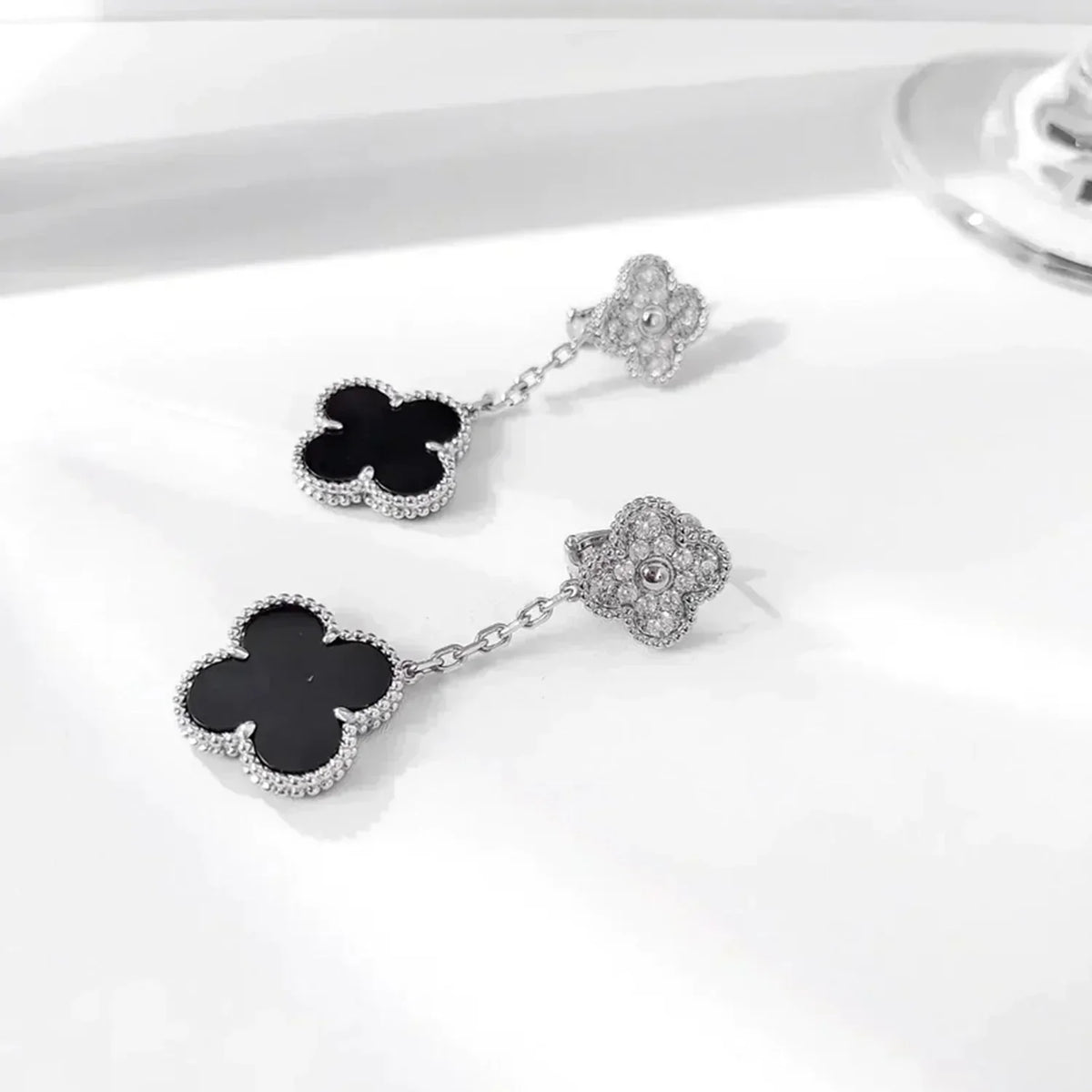 [Cadisa]CLOVER 2 MOTIFS  DIAMOND ONYX EARRINGS SILVER