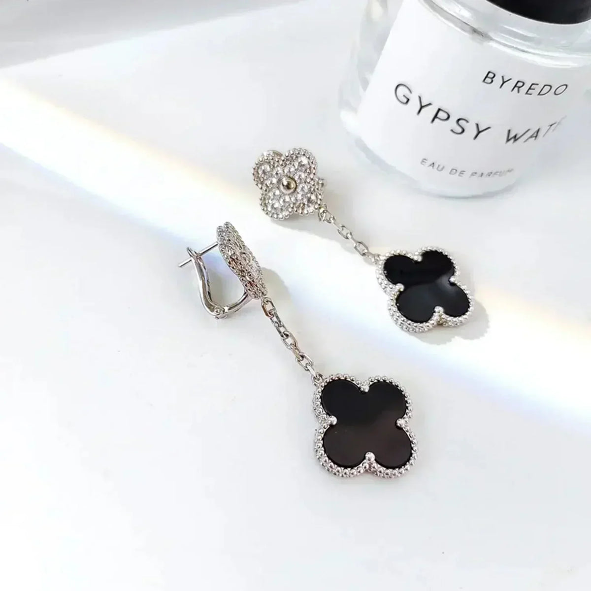 [Cadisa]CLOVER 2 MOTIFS  DIAMOND ONYX EARRINGS SILVER