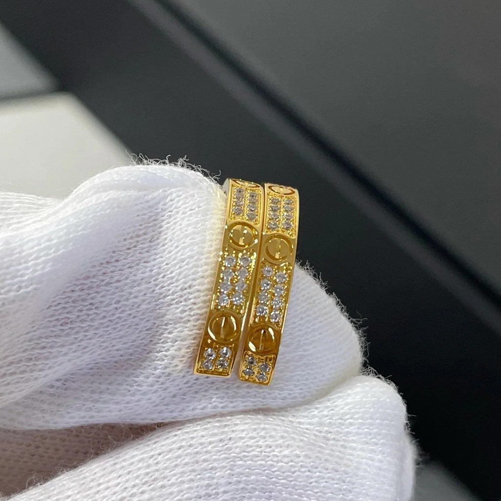 [Cadisa] LOVE EARRINGS 3.6MM DIAMOND PAVED