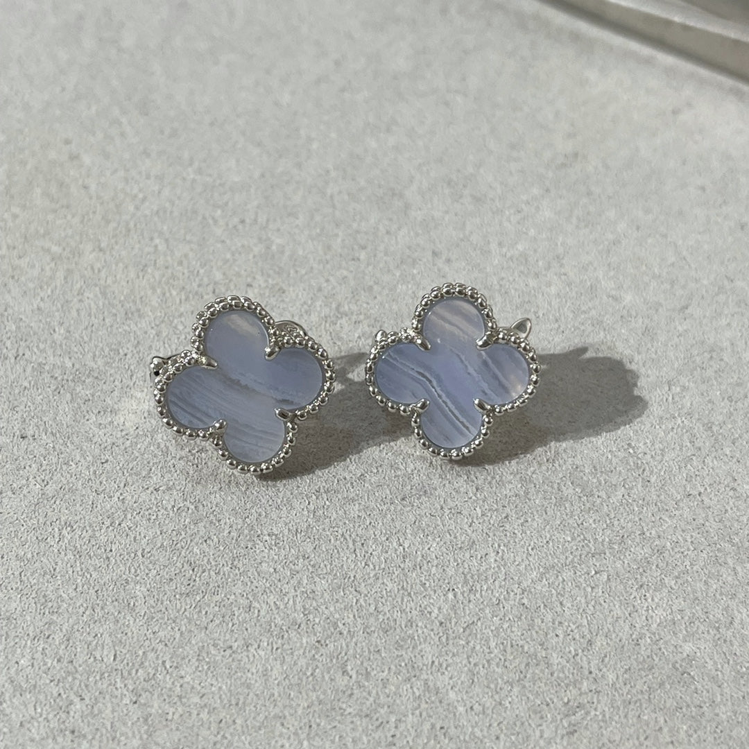 [Cadisa]CLOVER CHALCEDONY SILVER STUD EARRINGS