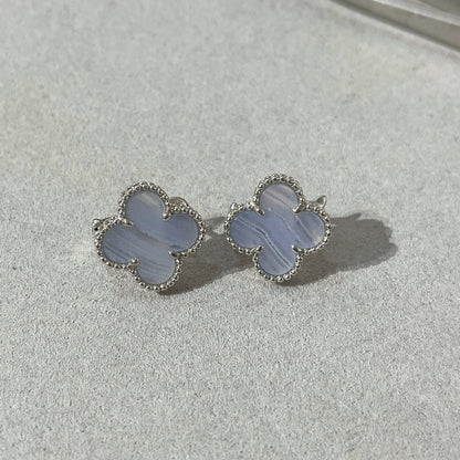 [Cadisa]CLOVER CHALCEDONY SILVER STUD EARRINGS