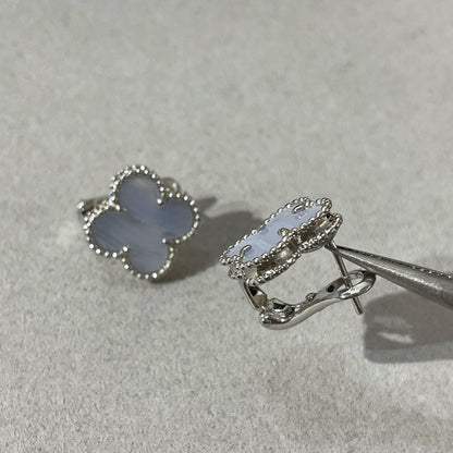 [Cadisa]CLOVER CHALCEDONY SILVER STUD EARRINGS
