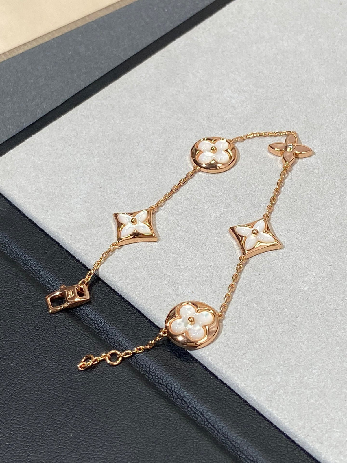 [Cadisa]STAR AND SUN 5 MOTIF MOP PINK GOLD BRACELET