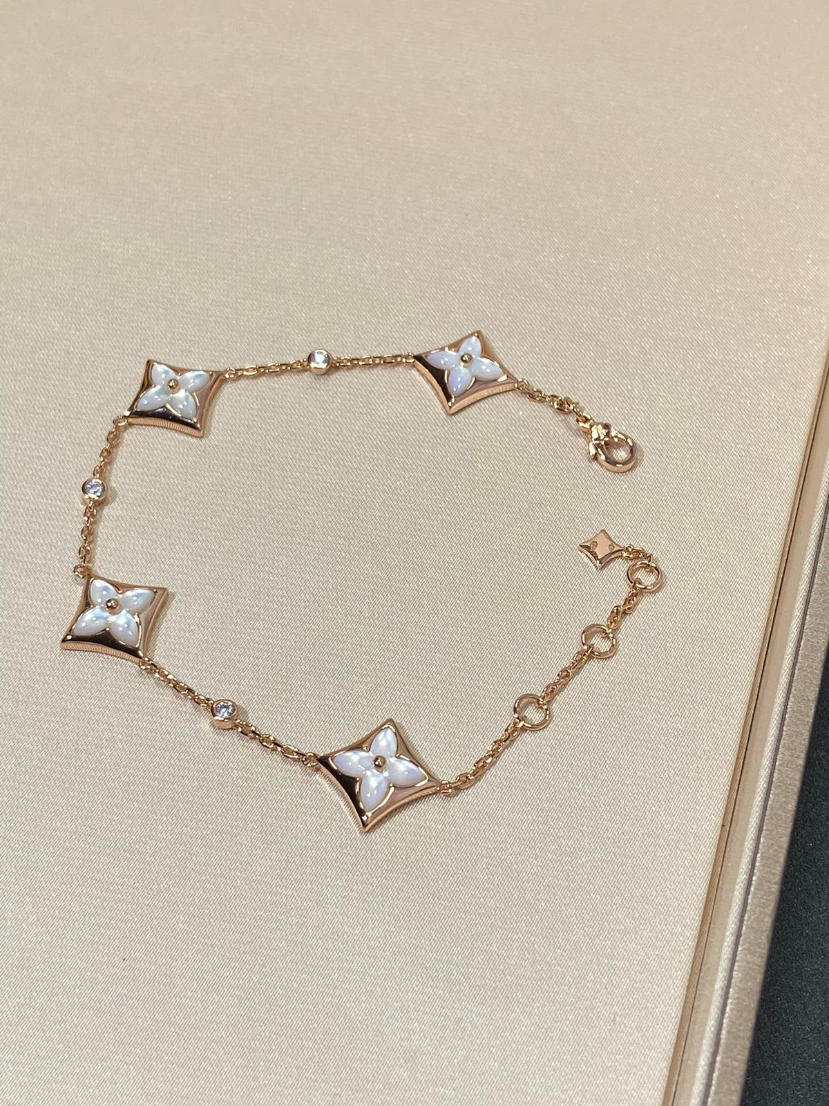 [Cadisa]STAR 4 MOTIF MOP DIAMOND PINK GOLD BRACELET
