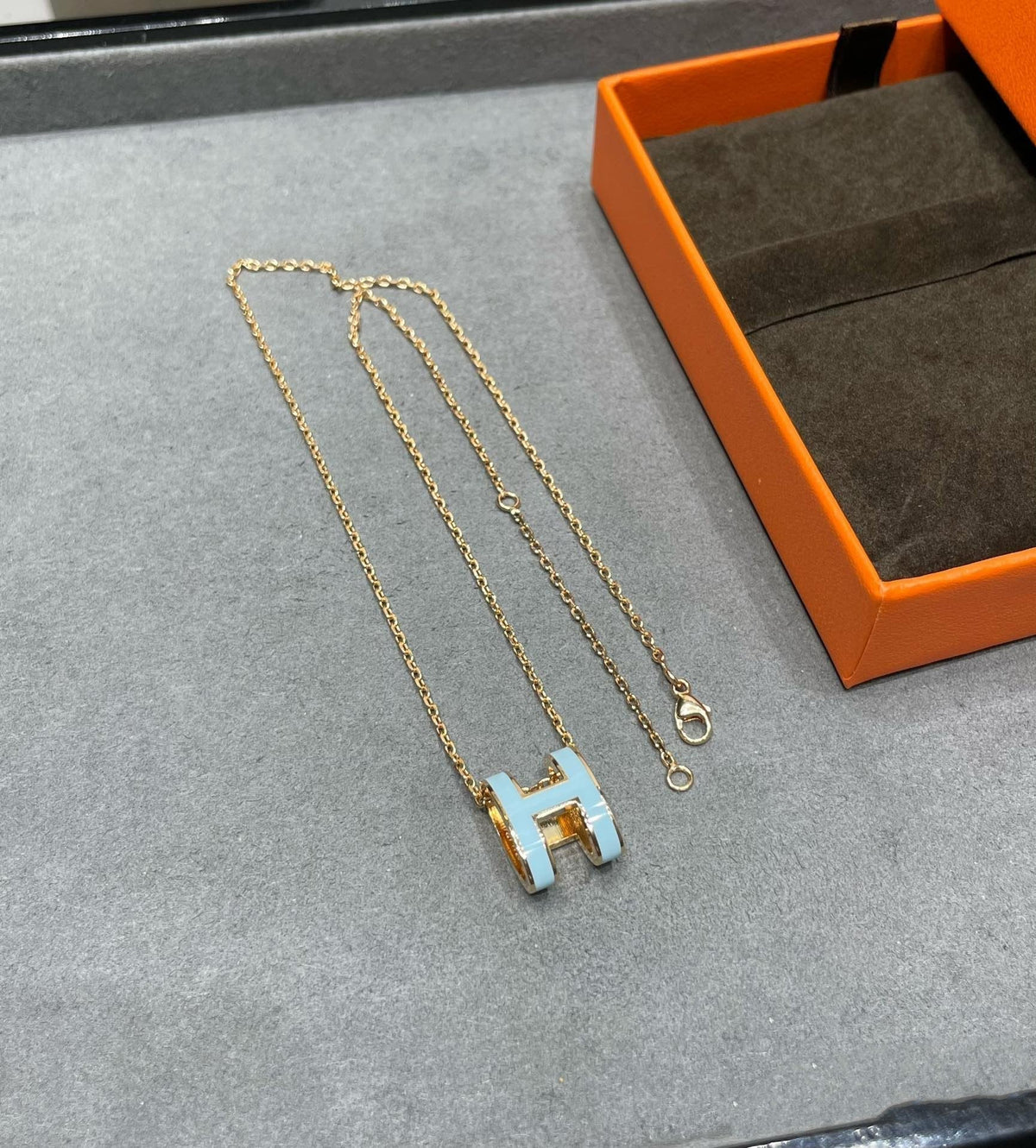 [Cadisa]POP H SKY BLUE NECKLACE
