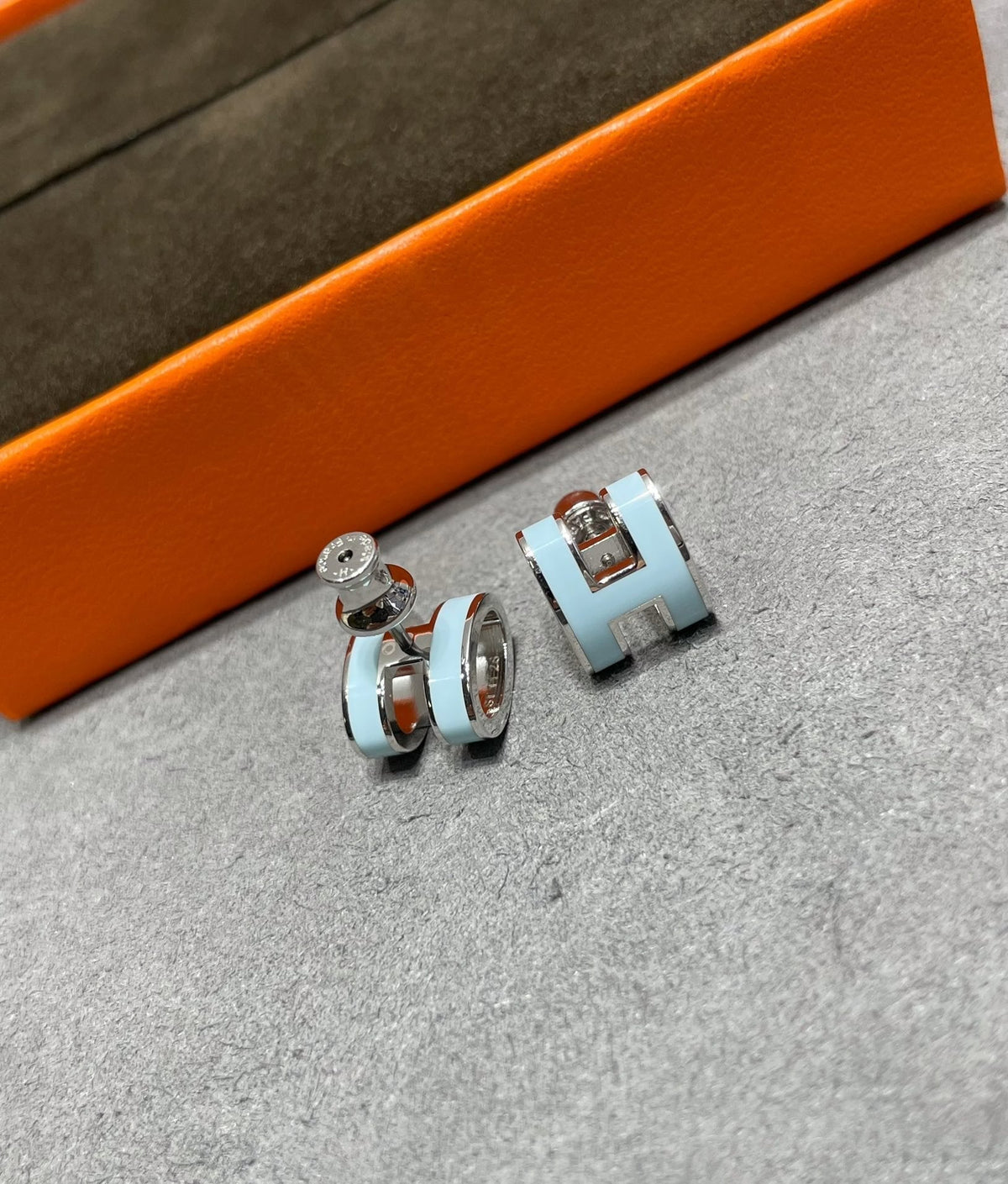 [Cadisa]POP H SKY BLUE STUD EARRINGS